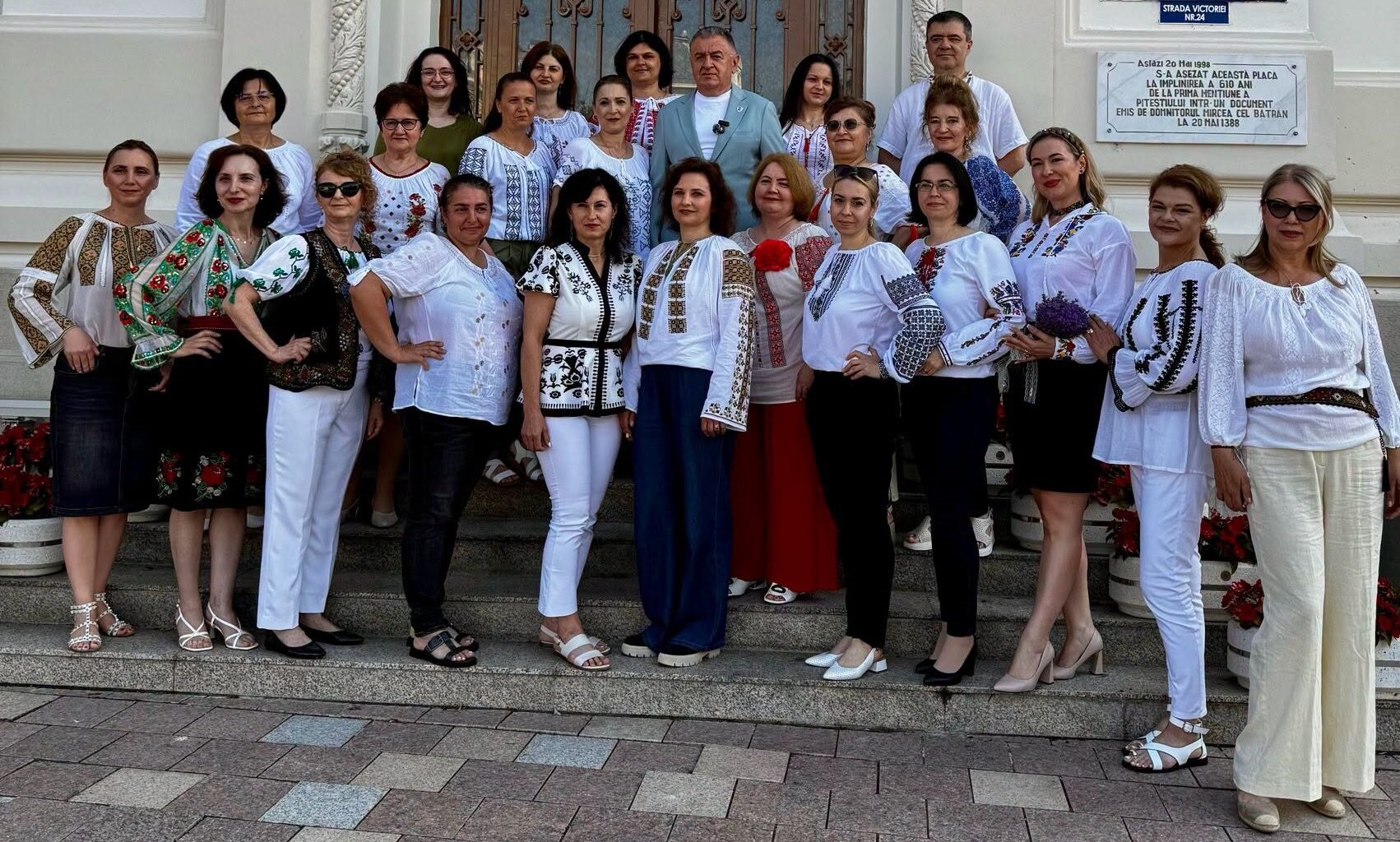 „Ie la Primărie” – o tradiție păstrată cu bucurie în Argeș! Ziua Universală a Iei, celebrată de Sânziene