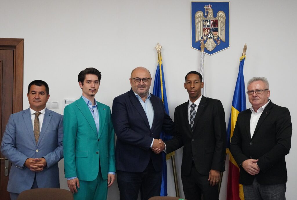 Vizită diplomatică la Consiliul Județean! Ambasadorul Cubei în România, primit de conducerea administrativă a județului Argeș