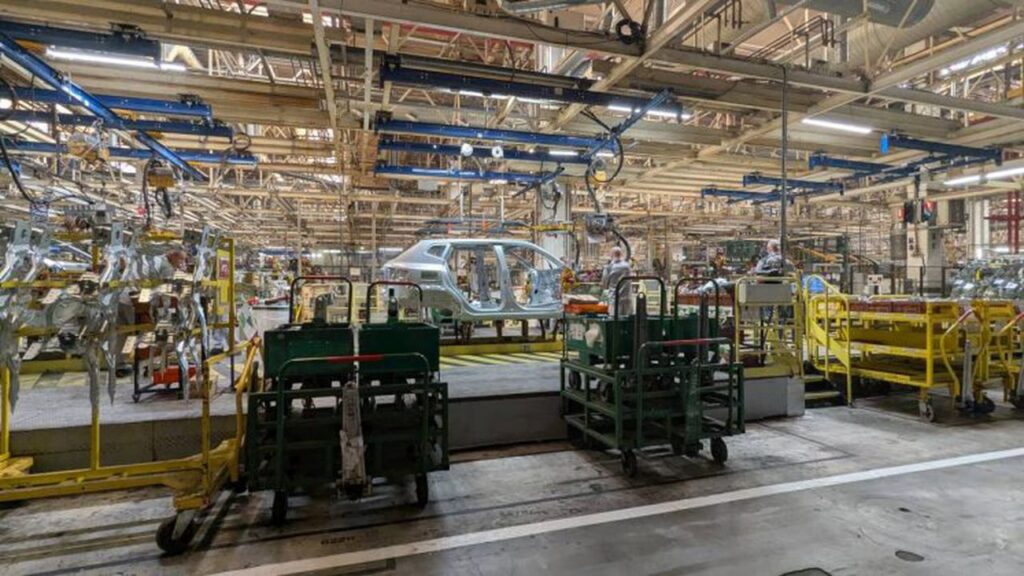 Dacia lansează un nou program de plecări voluntare: sute de angajați pot părăsi compania