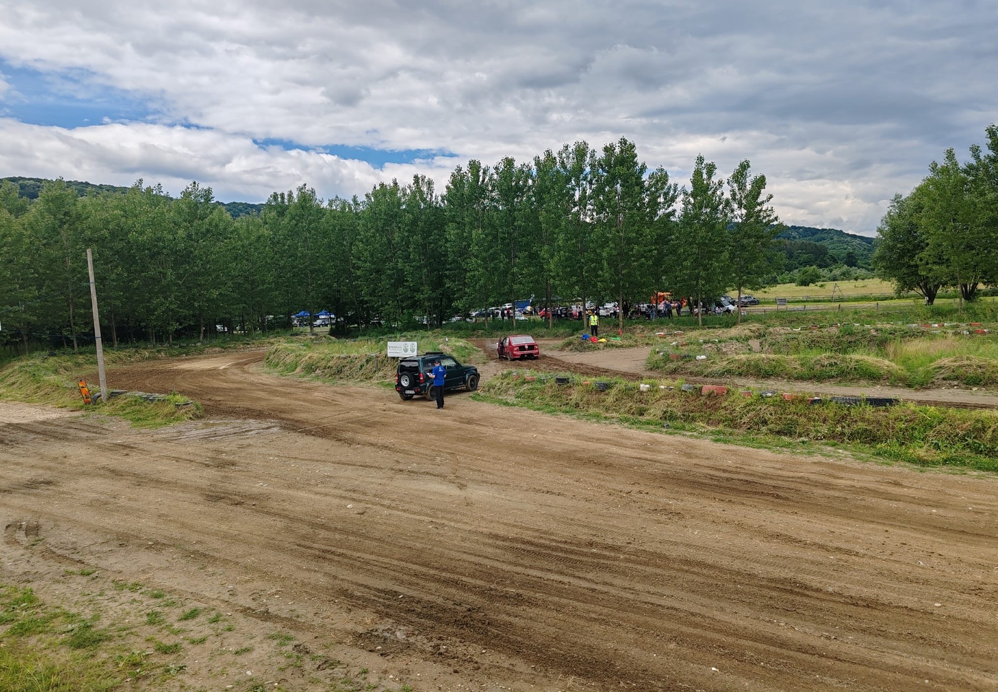 Spectacol de viteză la Heleșteu: autocross și adrenalină pe circuit