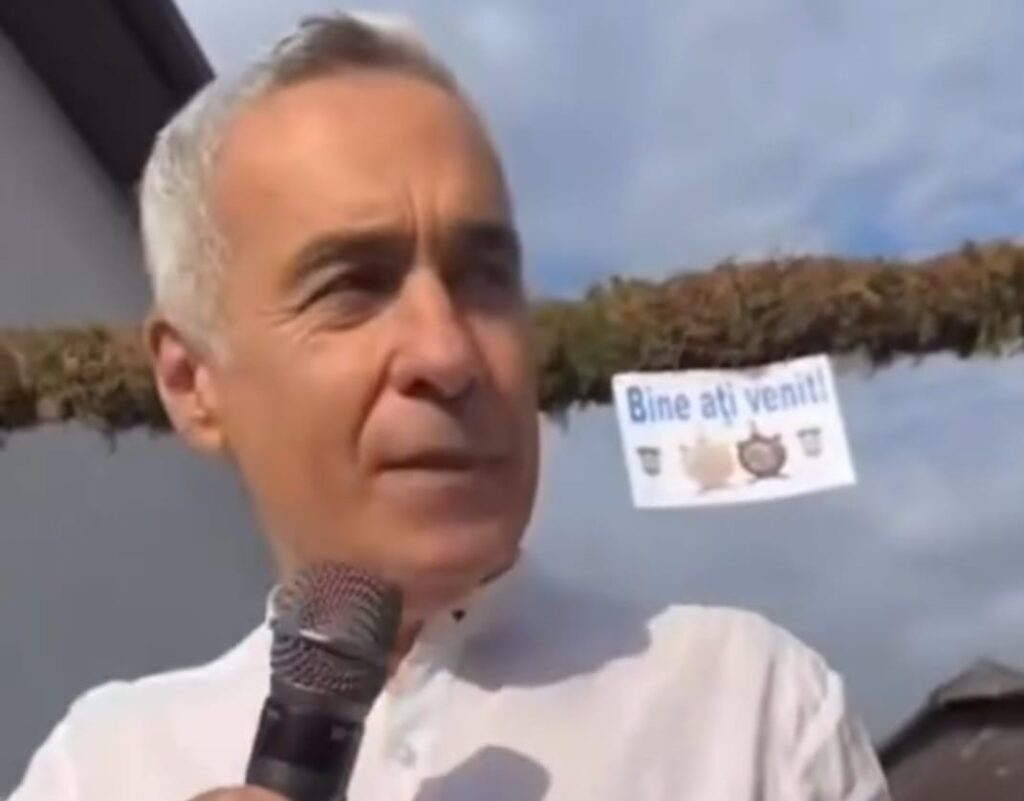 Baie de mulțime la Domnești! Călin Georgescu, primit de mii de susținători la târgul tradițional din Argeș