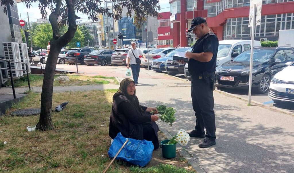 Raid împotriva cerșetoriei în Pitești! Persoane din afara municipiului, depistate în parcuri și în zonele bancare și amendate de Poliția Locală
