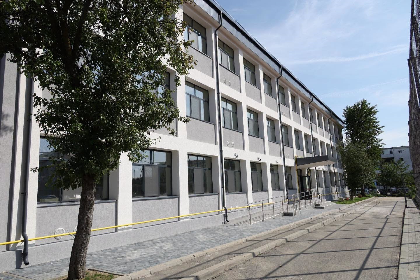 Finalizate lucrările de eficientizare energetică la Colegiul Economic „Maria Teiuleanu”, finanțate cu peste 6 milioane de lei din PNRR.