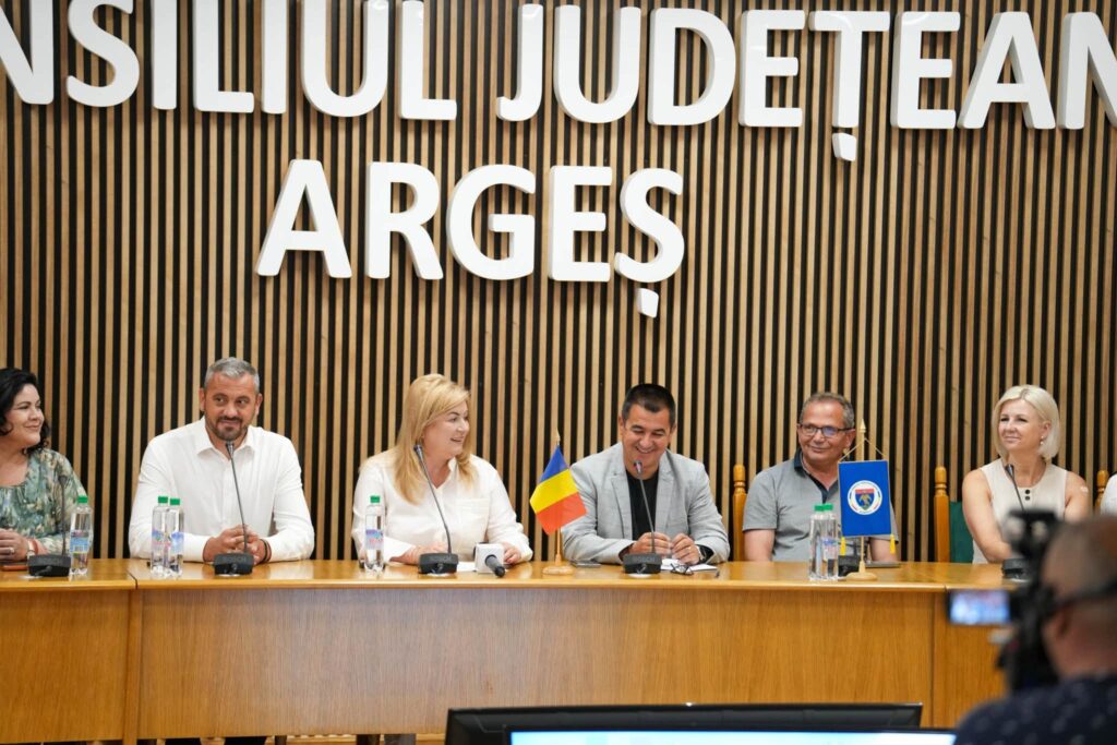 Argeșul devine capitala folclorului mondial! A început a XXXIX-a ediție a Festivalului Internațional „Carpați”