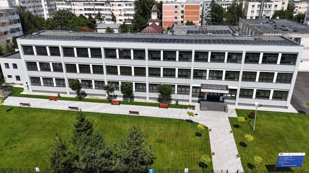 A fost făcută recepția lucrărilor la Liceul „Ion Barbu” din Pitești! Clădirea a fost renovată energetic printr-o investiție de 6 milioane de lei