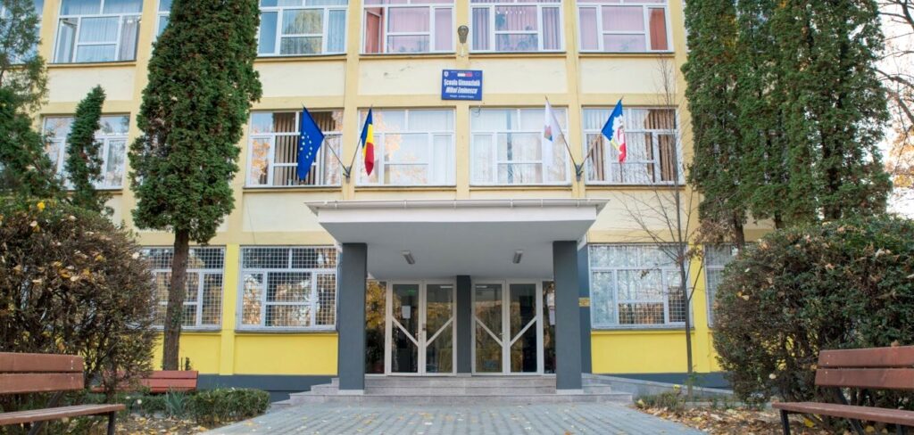 Performanță istorică pentru două școli din Pitești: statut de Școală Europeană