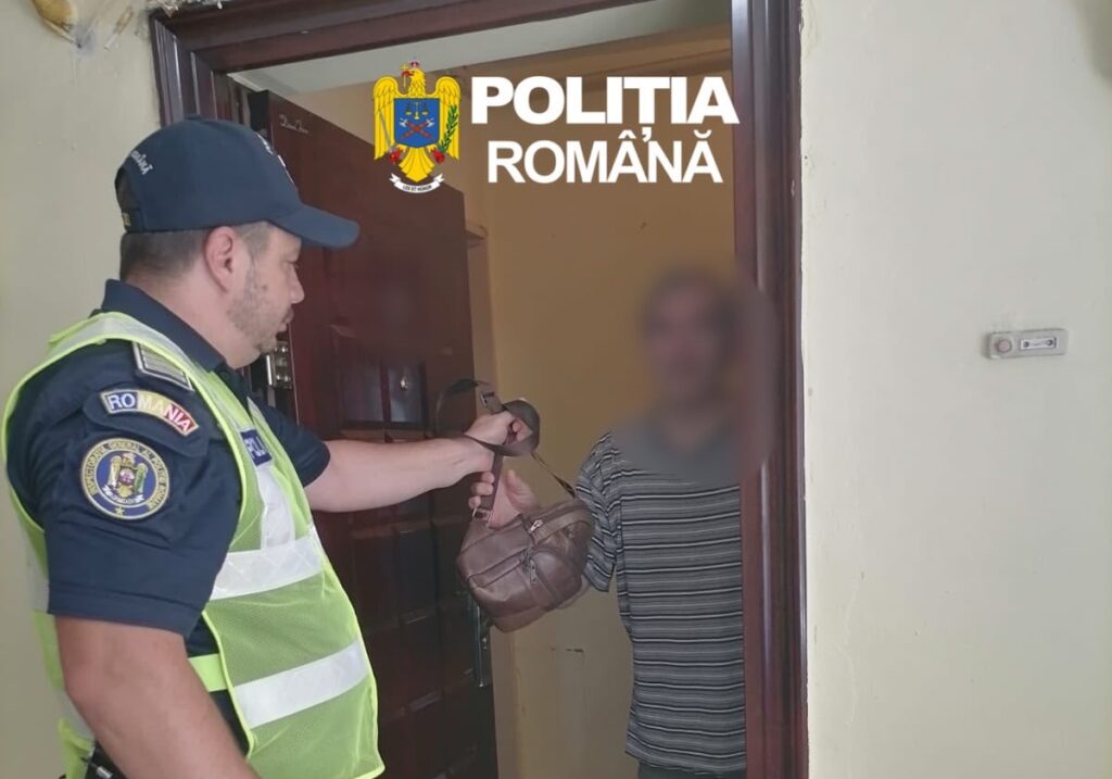 Borsetă cu bani și acte uitată în trenul București – Pitești, recuperată de polițiști