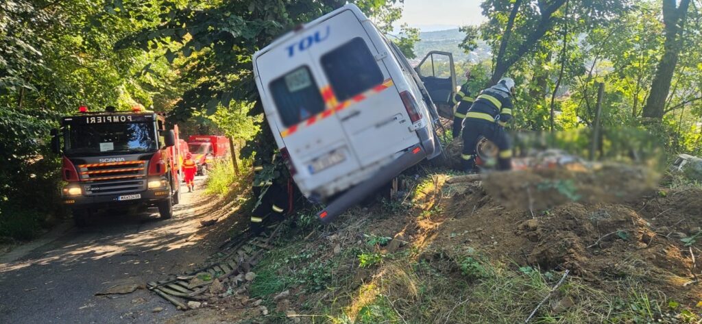 Tragedie la Câmpulung! Un microbuz cu juniori ai echipei Dinamo, implicat într-un accident. O persoană a murit