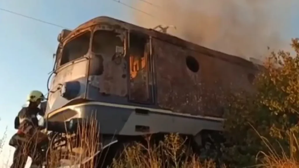 Incendiu la o locomotivă în Argeș. Intervenție la Stâlpeni