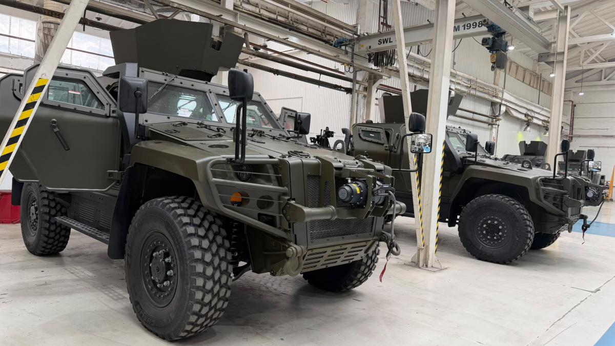 Primele vehicule blindate COBRA II produse în România au ajuns la Armată.