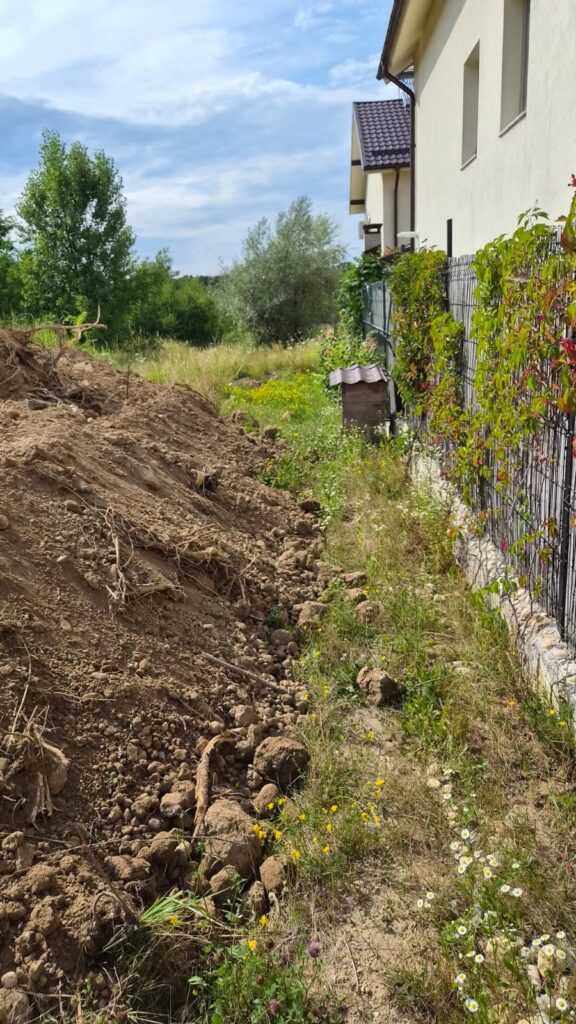 Sancțiune pe strada Nicolae Labiș din Pitești! Lucrări de nivelare a terenului fără autorizație, oprite de Poliția Locală