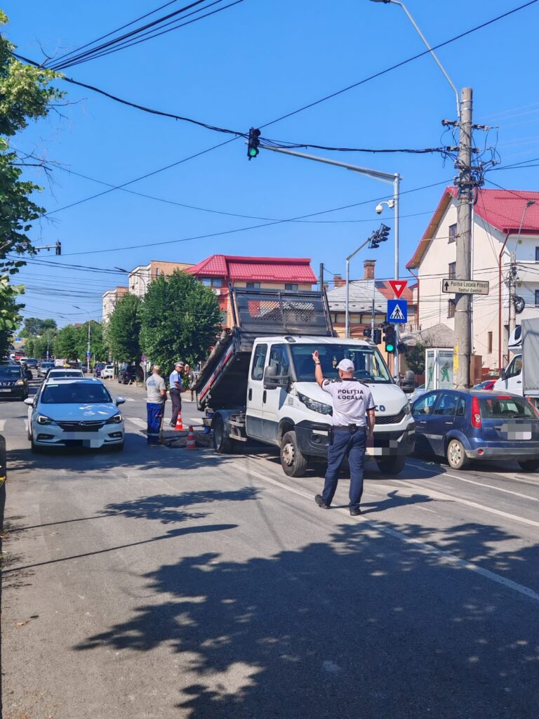 Peste 650 de amenzi și zeci de mașini abandonate ridicate: bilanțul Poliției Locale Pitești pe linie rutieră în luna iulie