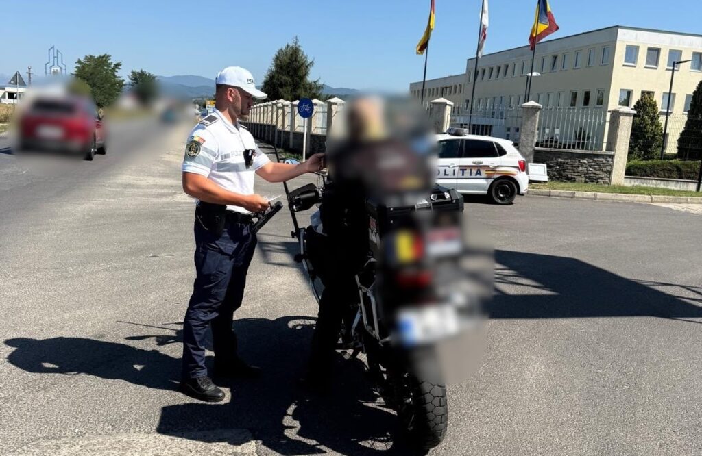 Polițiștii au ieșit pe străzi la Curtea de Argeș! Controale fulger printre motocicliști și permise reținute