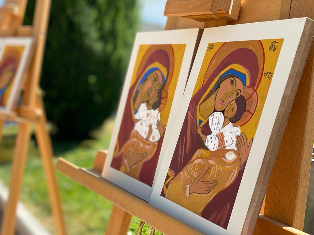 A început înscrierea la atelierul de pictură de icoane pe sticlă „IconArT” din Pitești!