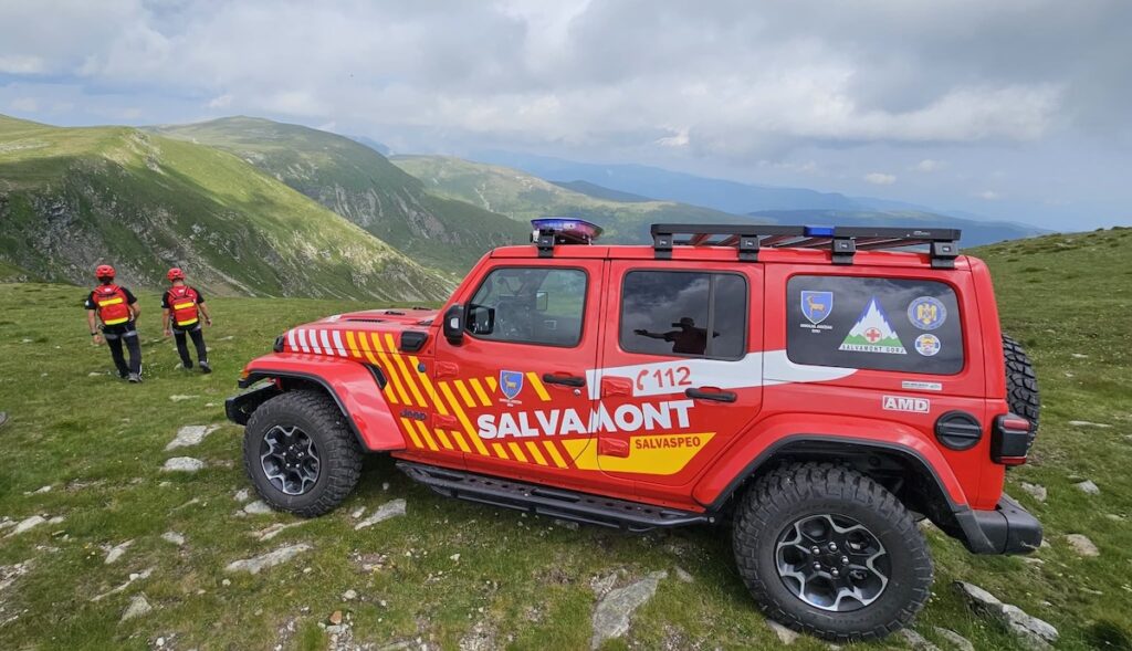 Salvamont Argeș a intervenit pentru a salva șase turiști suedezi, copleșiți de efort pe crestele Făgărașului