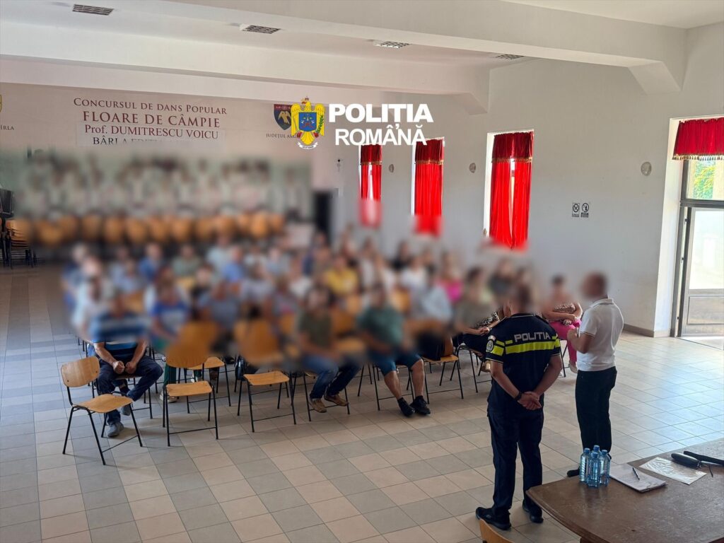 Măsuri de prevenire la Bârla. Polițiștii argeșeni au informat localnicii despre riscurile violenței domestice și ale fraudelor online