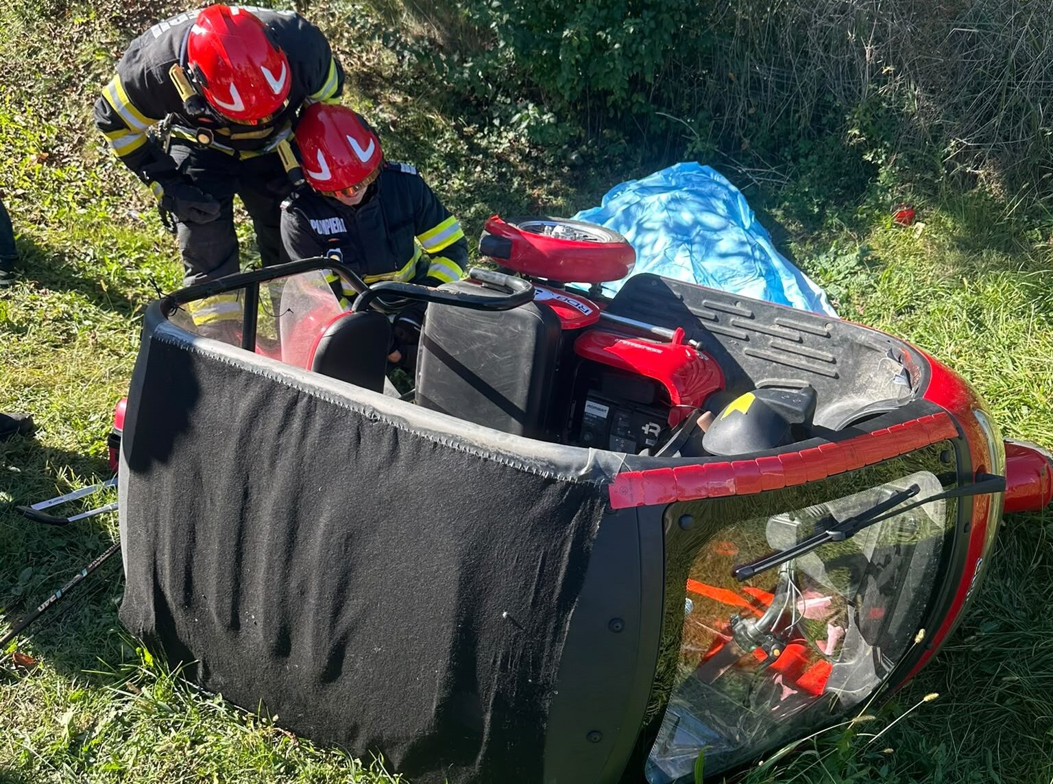 Deces tragic la Merișani: Un vârstnic și-a pierdut viața după ce a plonjat cu mopedul într-un șanț