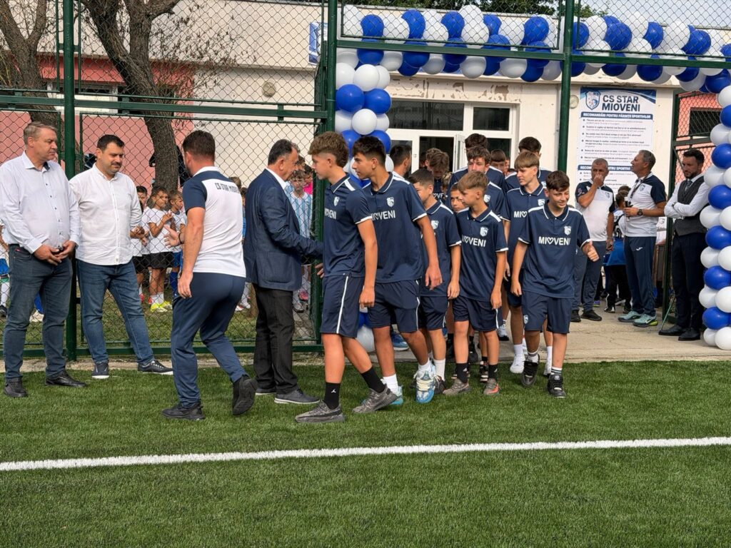 Teren de sport modernizat, inaugurat lângă Liceul Tehnologic din Mioveni. Condiții noi pentru tinerii sportivi