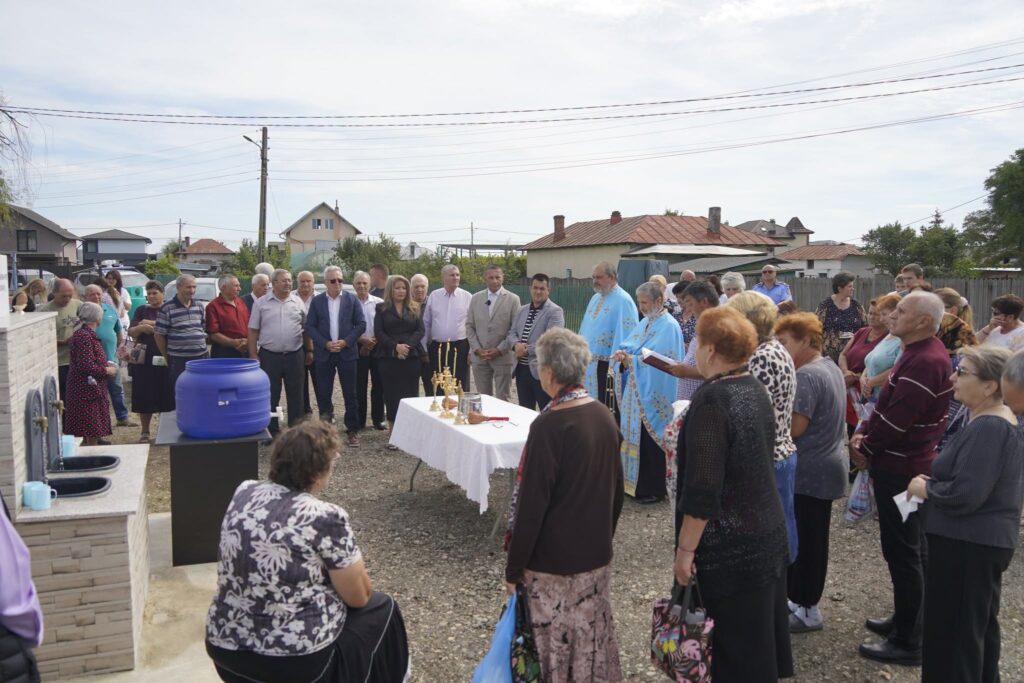 Un nou izvor de apă potabilă a fost sfințit în comuna Bradu în ziua Nașterii Maicii Domnului!