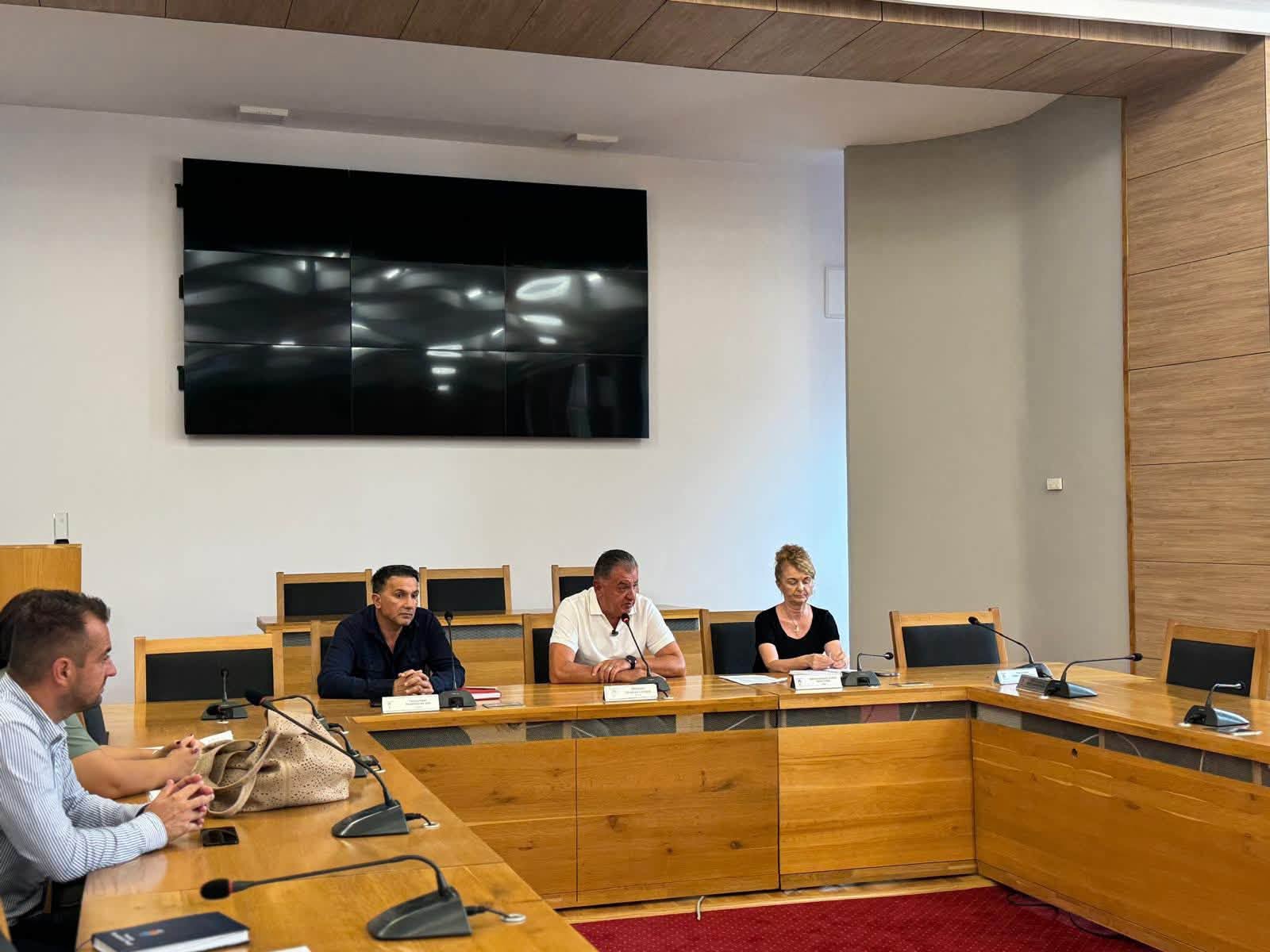 Primăria Pitești a finalizat semnarea contractelor pentru 38 de locuințe sociale! Beneficiarii se pot muta în spațiile repartizate