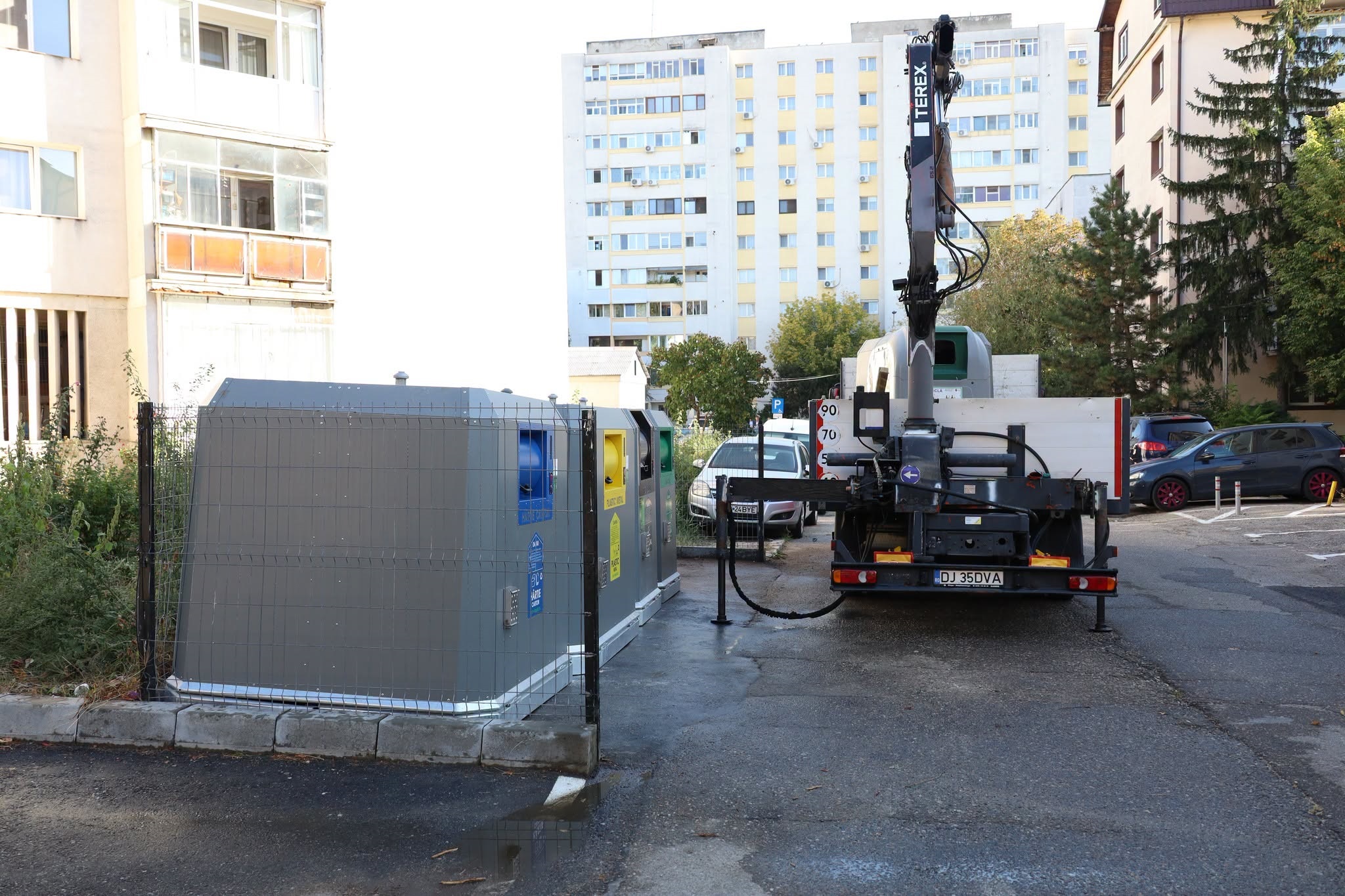 Pitești: Colectarea deșeurilor devine digitală odată cu inaugurarea primei insule ecologice pe strada Banat