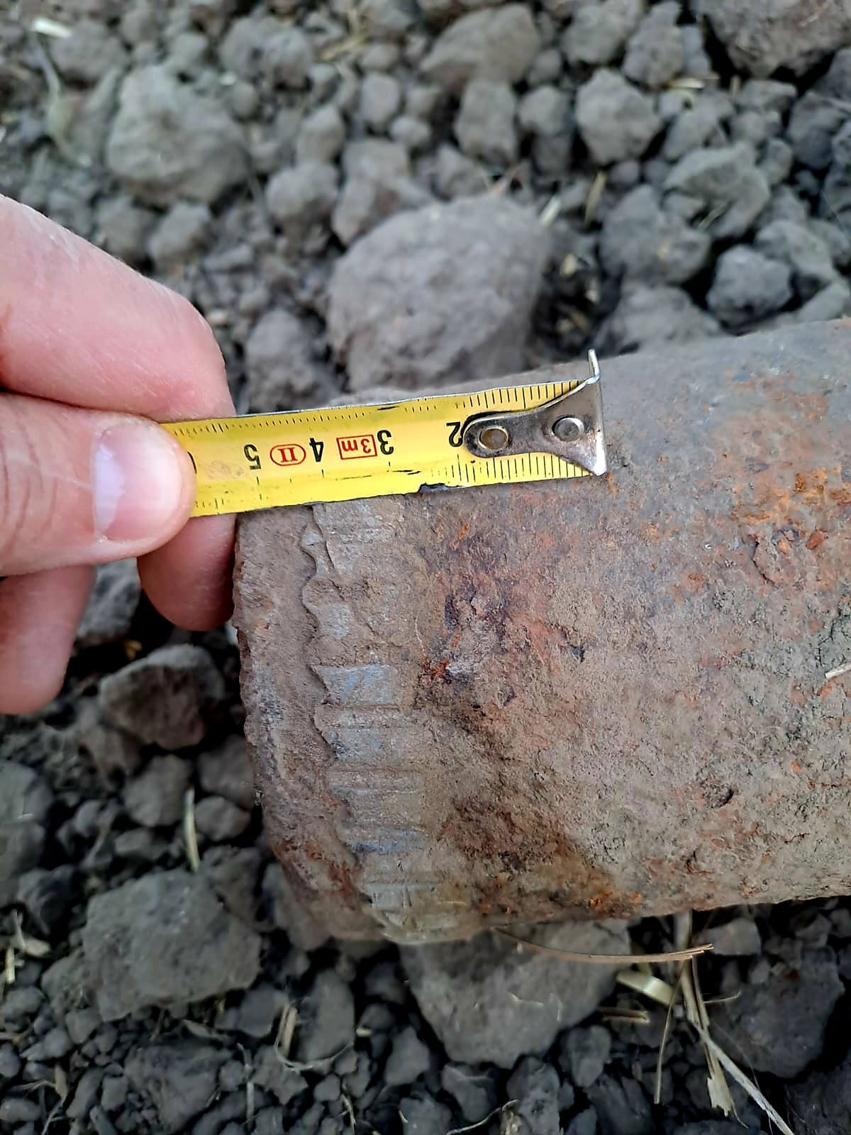 Muniție explozivă de 100 mm, găsită la Albota