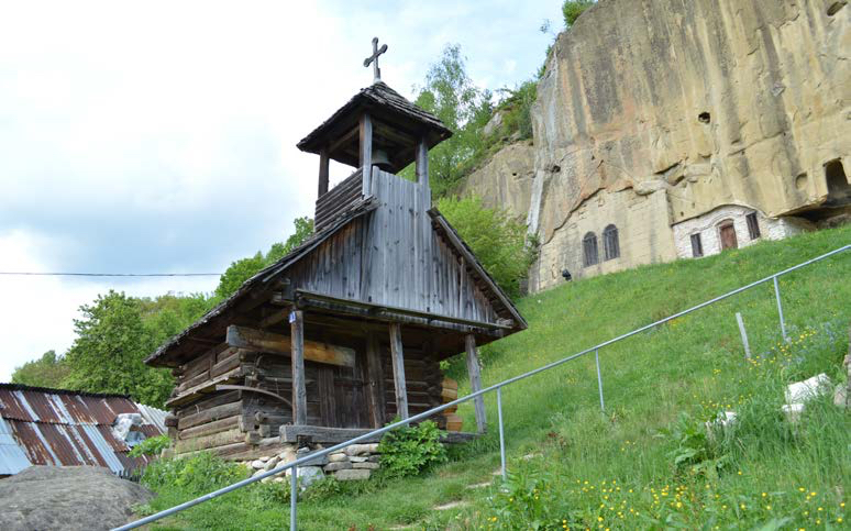 Sanctuarul rupestru de la Corbii de Piatră va fi inaccesibil până în 2027