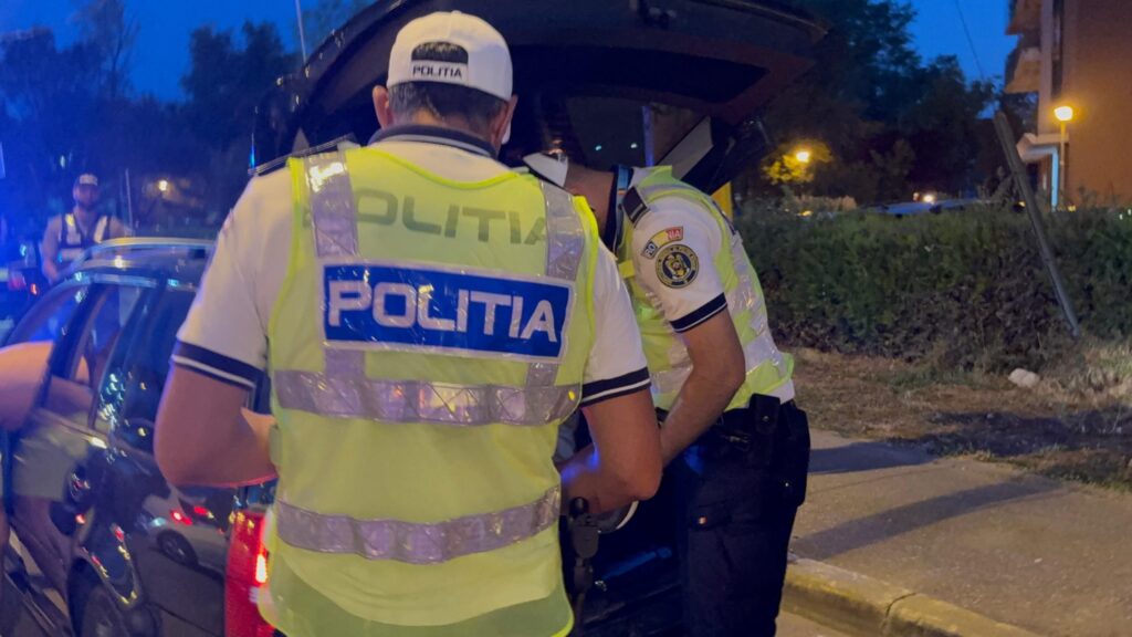 Prins fără permis, băut la volan și cu două persoane în portbagaj, în Argeș