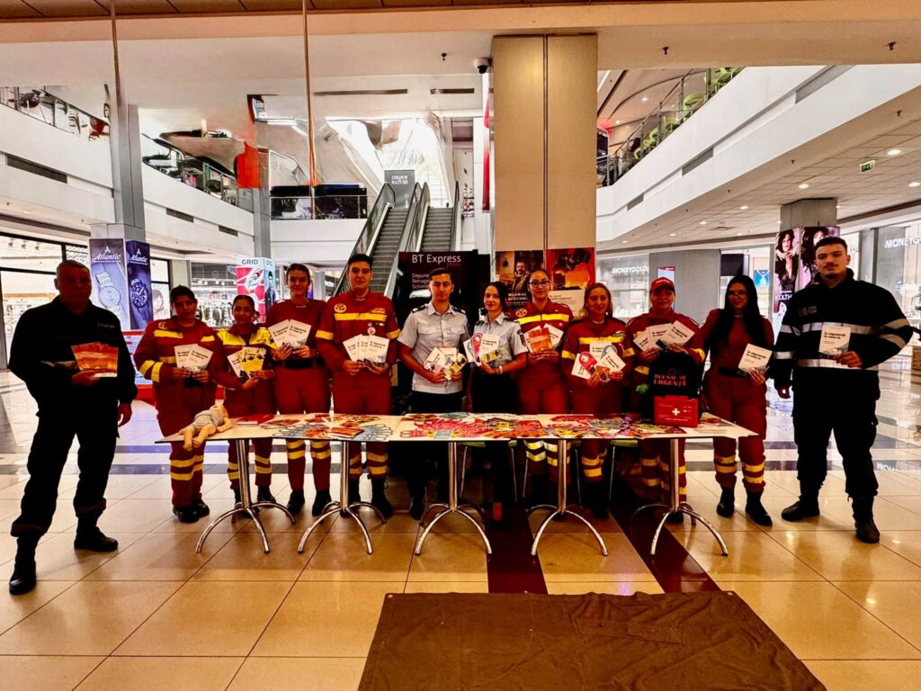 Pompierii și voluntarii argeșeni, acțiuni de informare și prim ajutor în mall-urile din Pitești cu ocazia Zilei Informării Preventive