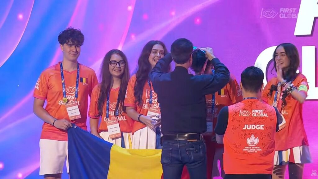 Performanță istorică pentru Pitești! Elevii Colegiului „Brătianu” au adus României argintul la Campionatul Mondial de Robotică din Coreea de Sud