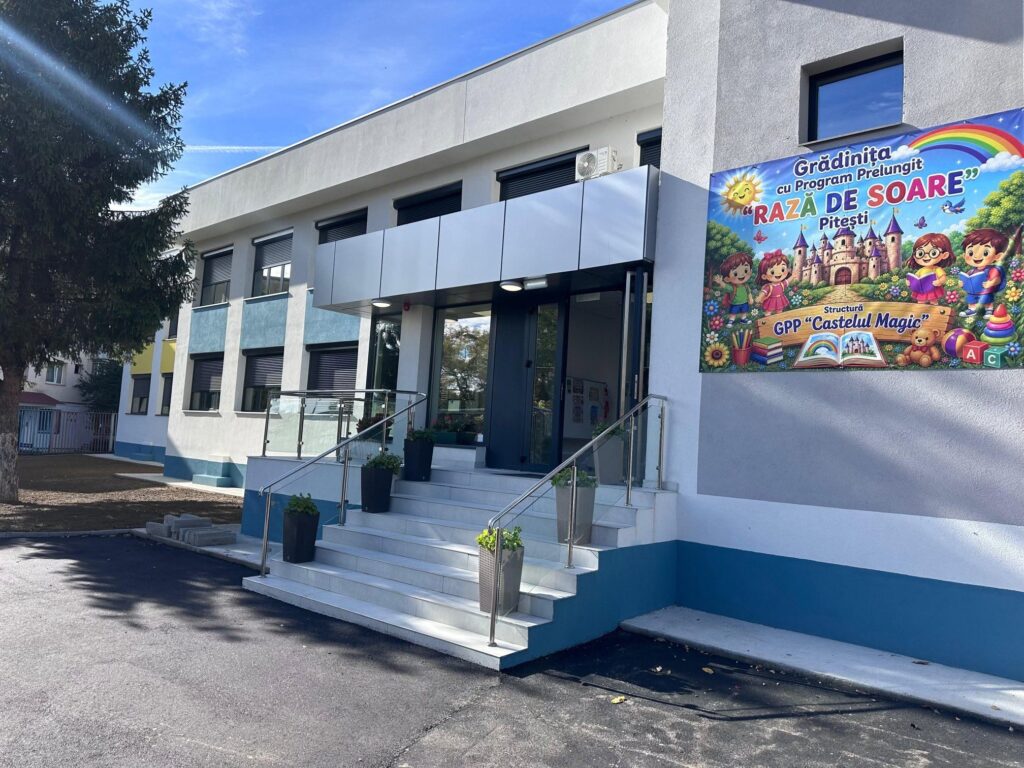 Curtea Creșei și Grădiniței „Castelul Magic” din Pitești a fost complet reabilitată!