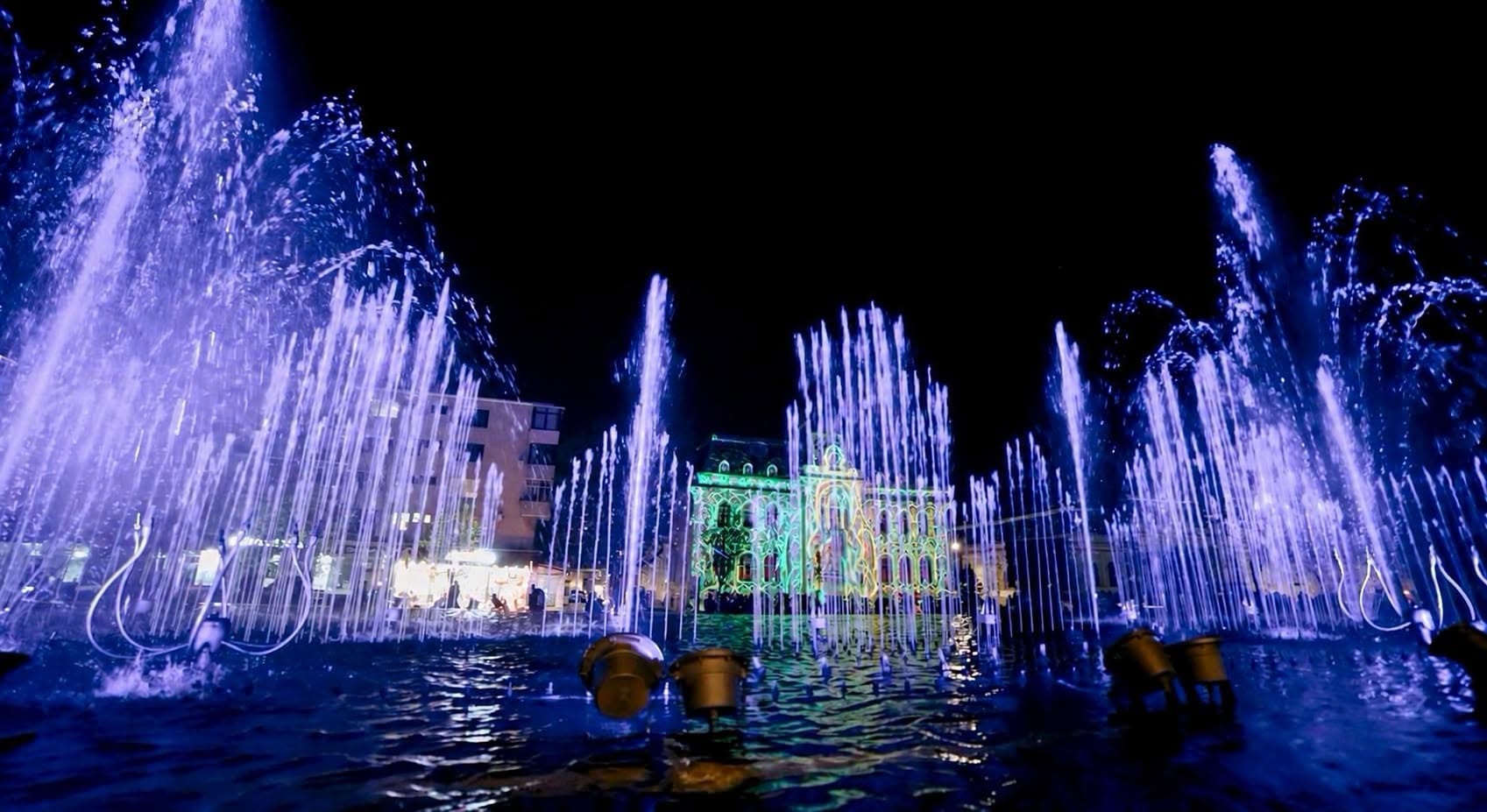 Fântâna cu jocuri de apă și lumini din Piața Primăriei Pitești se închide pentru sezonul rece