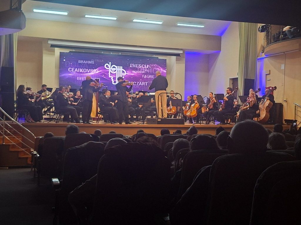 Trei muzicieni din aceeași familie, pe scena Filarmonicii Pitești! Concert special susținut de familia Brezeanu