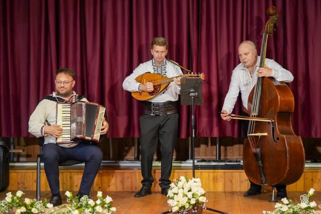 Lansare de excepție! Muzica tradițională din zona Muscelului a răsunat în cadrul unui recital special dedicat lansării albumului „De dor din acordeon”