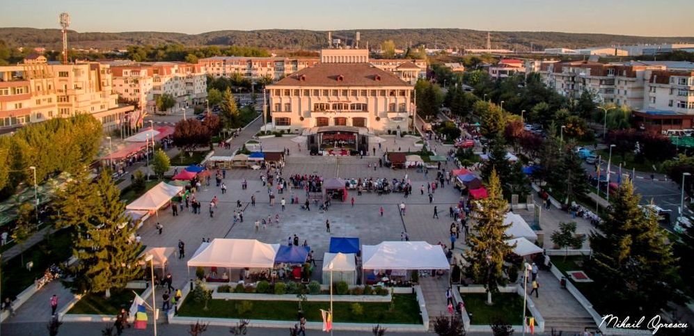 Tradiție și bucate alese pe Valea Argeșelului! Ediția a XVII-a a Sărbătorii Recoltei și Târgului Meșterilor Populari debutează vineri la Mioveni