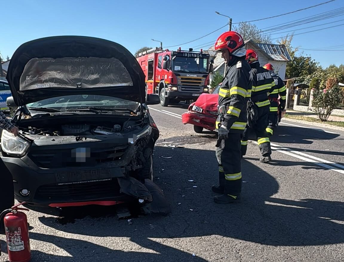Impact între două autoturisme în Stâlpeni, o victimă sub supraveghere SMURD