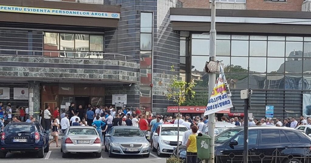 Candidat prins cu dispozitive de copiat la examenul auto, în Argeș