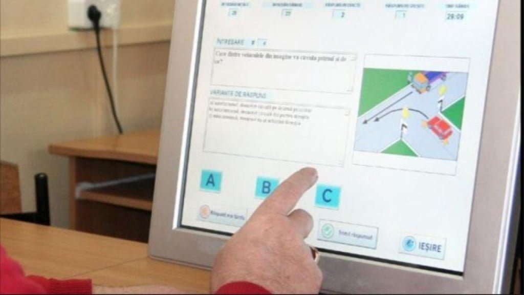 Pitești: Tentativă de fraudă la proba auto, un candidat depistat cu echipament audio-video